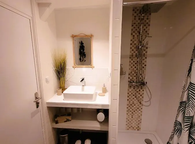 La Maison Pere Camembert Bed & Breakfast 4*